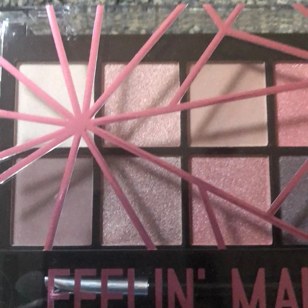 Hard 💗 Candy Feelin Mauvey Eyeshadow Pallet